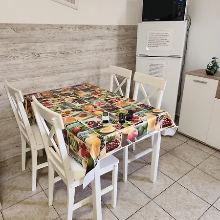 Apartment Orsi / Vendeghaz *