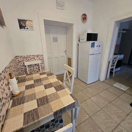 Orsi / Vendeghaz Apartment